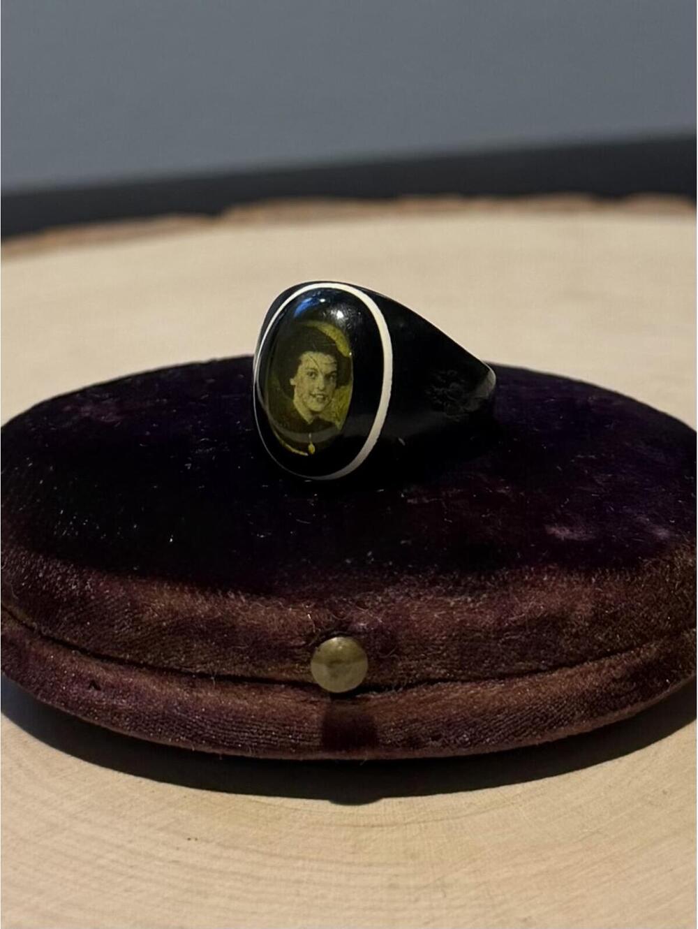 Vintage 1930s Folk Art Prison Ring Black Celluloid Sweetheart Portrait US 6.25